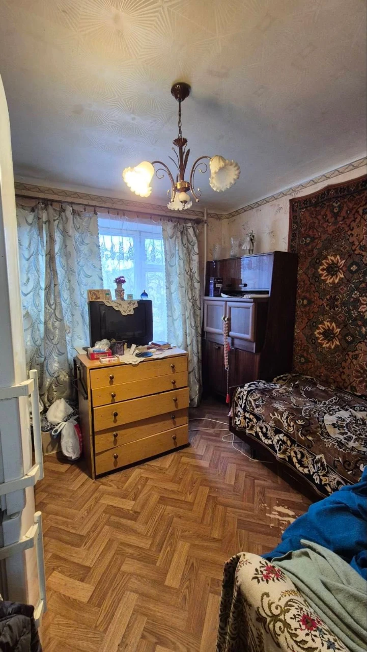 Продам 2к.кв. с раздельными комнатами в центре ХТЗ