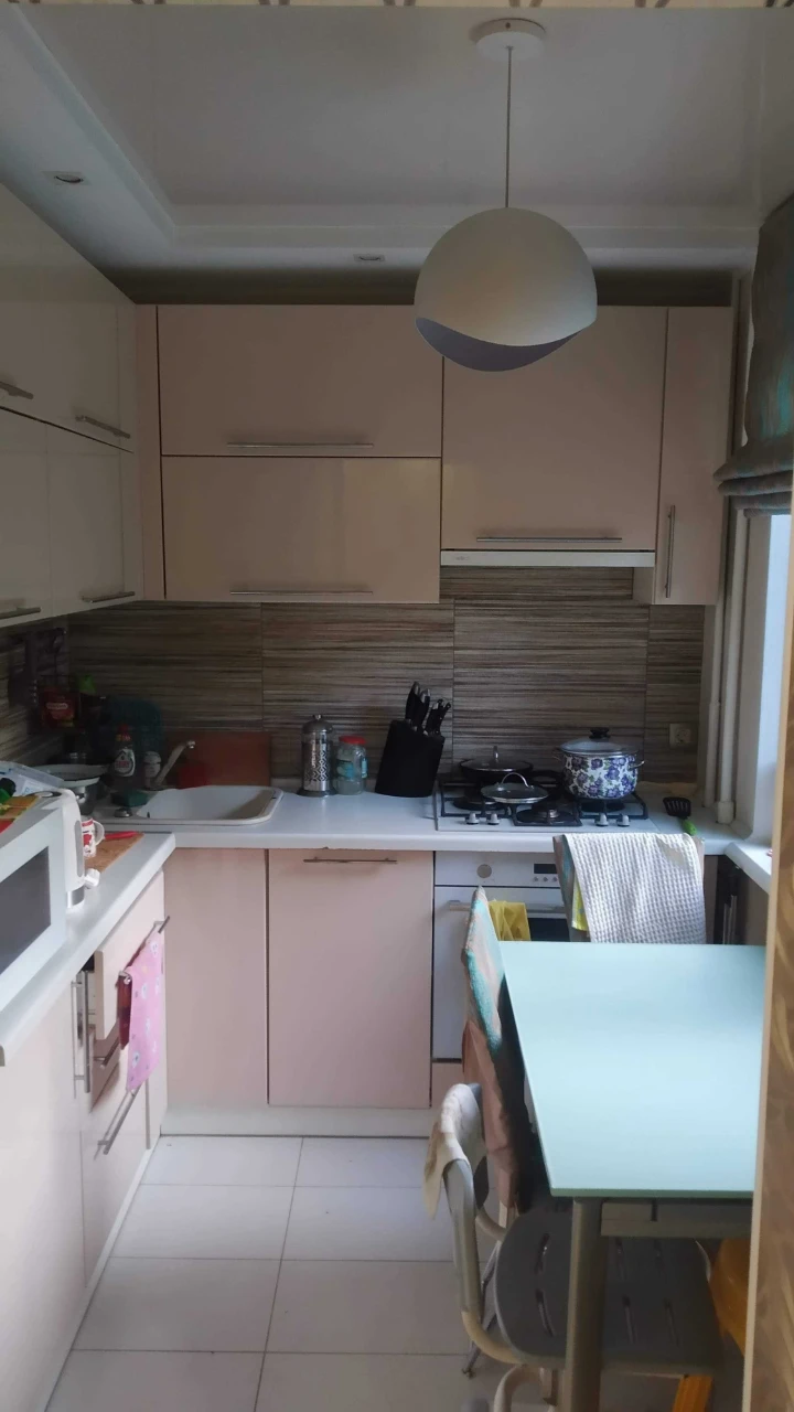 Продається 2-кімнатна квартира, район "П.Поле", метро "23 Серпня", 51б