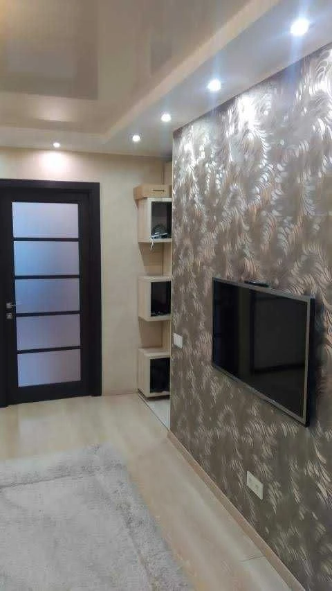 Продається 2-кімнатна квартира, район "П.Поле", метро "23 Серпня", 51б