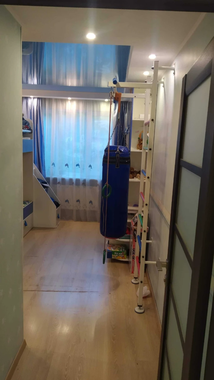 Продається 2-кімнатна квартира, район "П.Поле", метро "23 Серпня", 51б