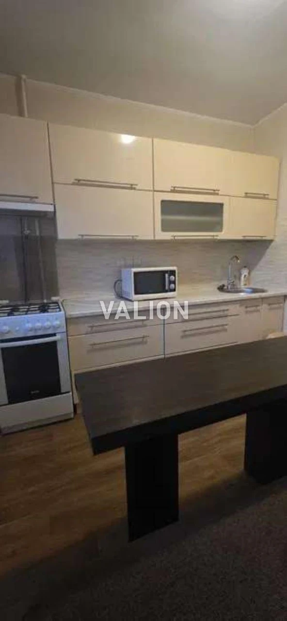 Продаж 1-к квартири вул. Семенівська 9