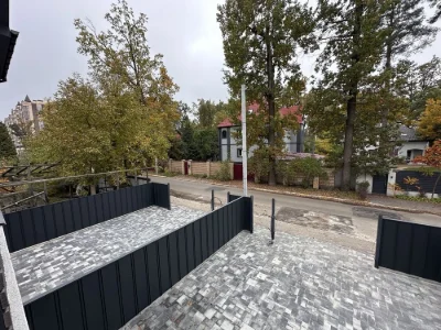 Duplex with gas and large plot. Ready. Central Park