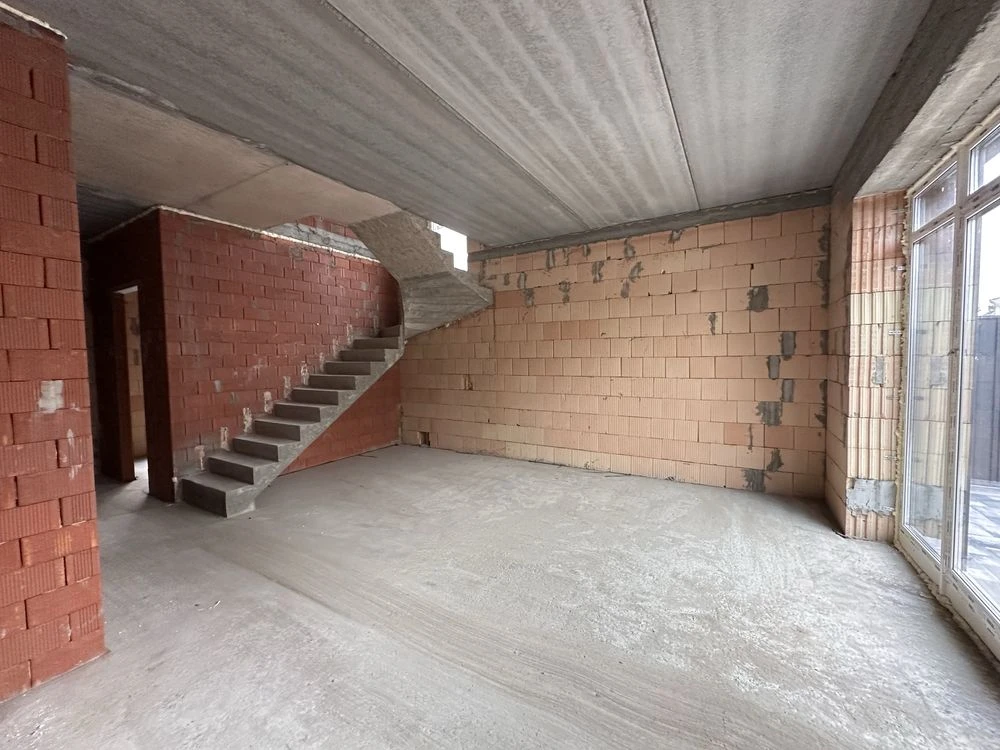 Duplex with gas and large plot. Ready. Central Park