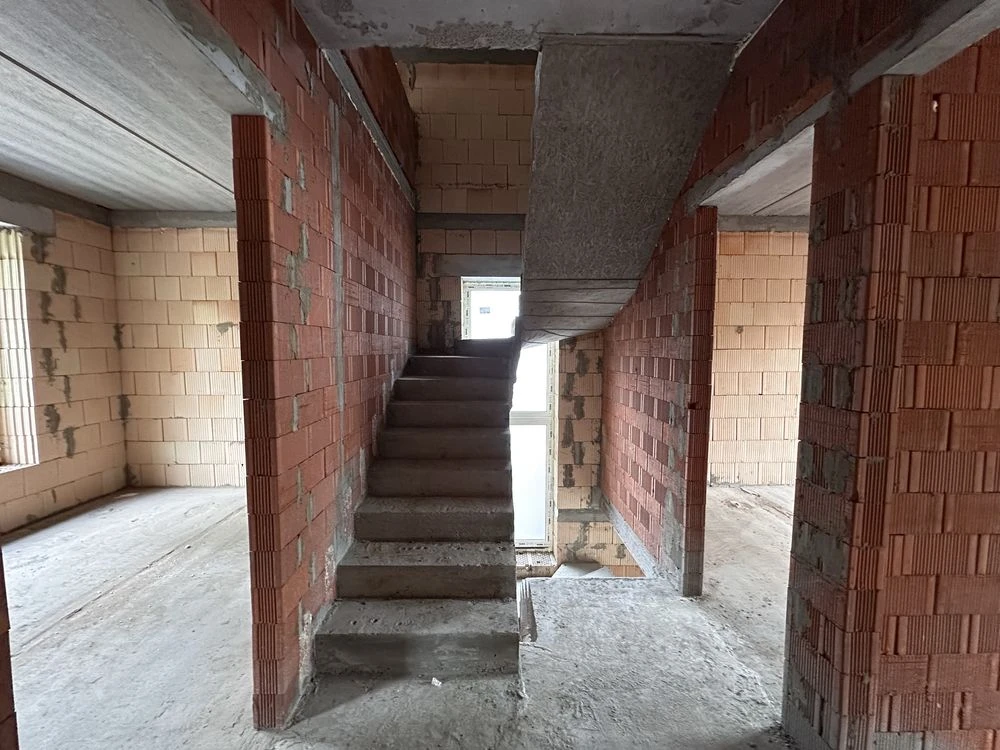 Duplex with gas and large plot. Ready. Central Park