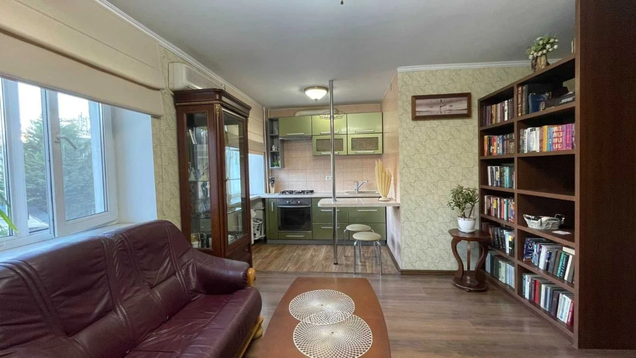 Продам 3к. квартиру на вул. Докова / Великий Фонтан / 5ст. В
