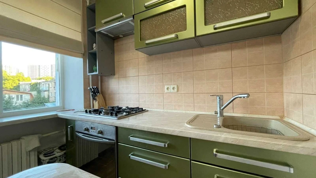 Продам 3к. квартиру на вул. Докова / Великий Фонтан / 5ст. В