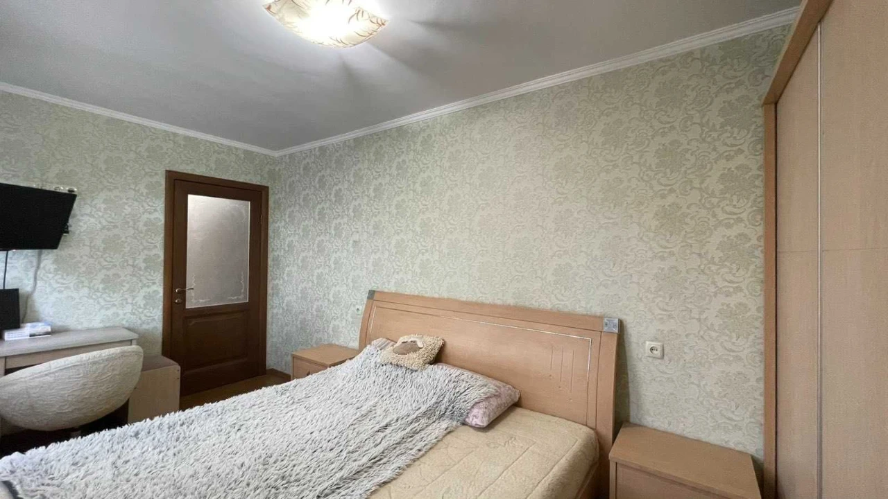 Продам 3к. квартиру на вул. Докова / Великий Фонтан / 5ст. В
