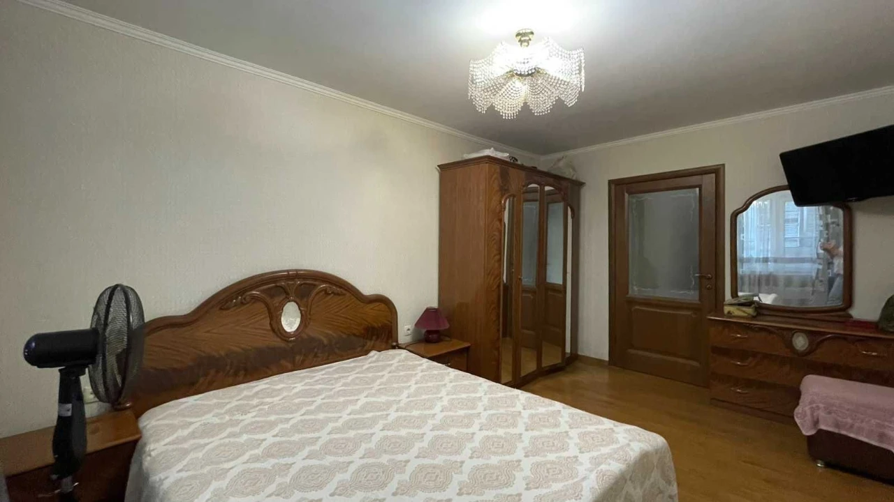 Продам 3к. квартиру на вул. Докова / Великий Фонтан / 5ст. В