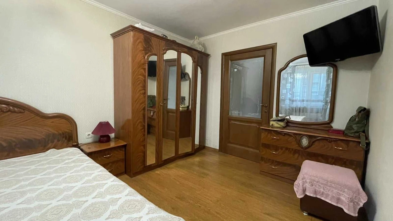 Продам 3к. квартиру на вул. Докова / Великий Фонтан / 5ст. В