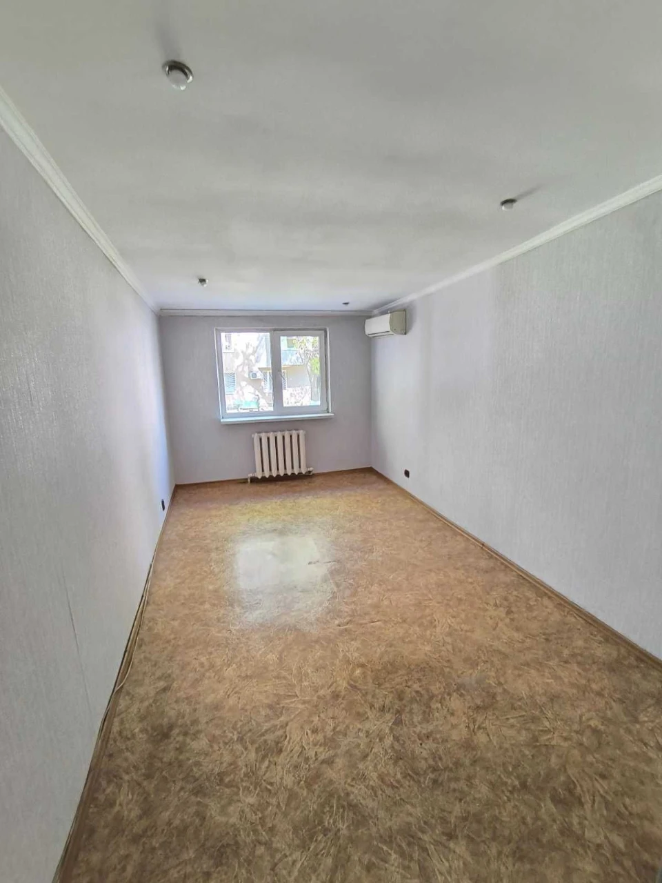 Best Price - Selling 3-room apartment with renovation on street