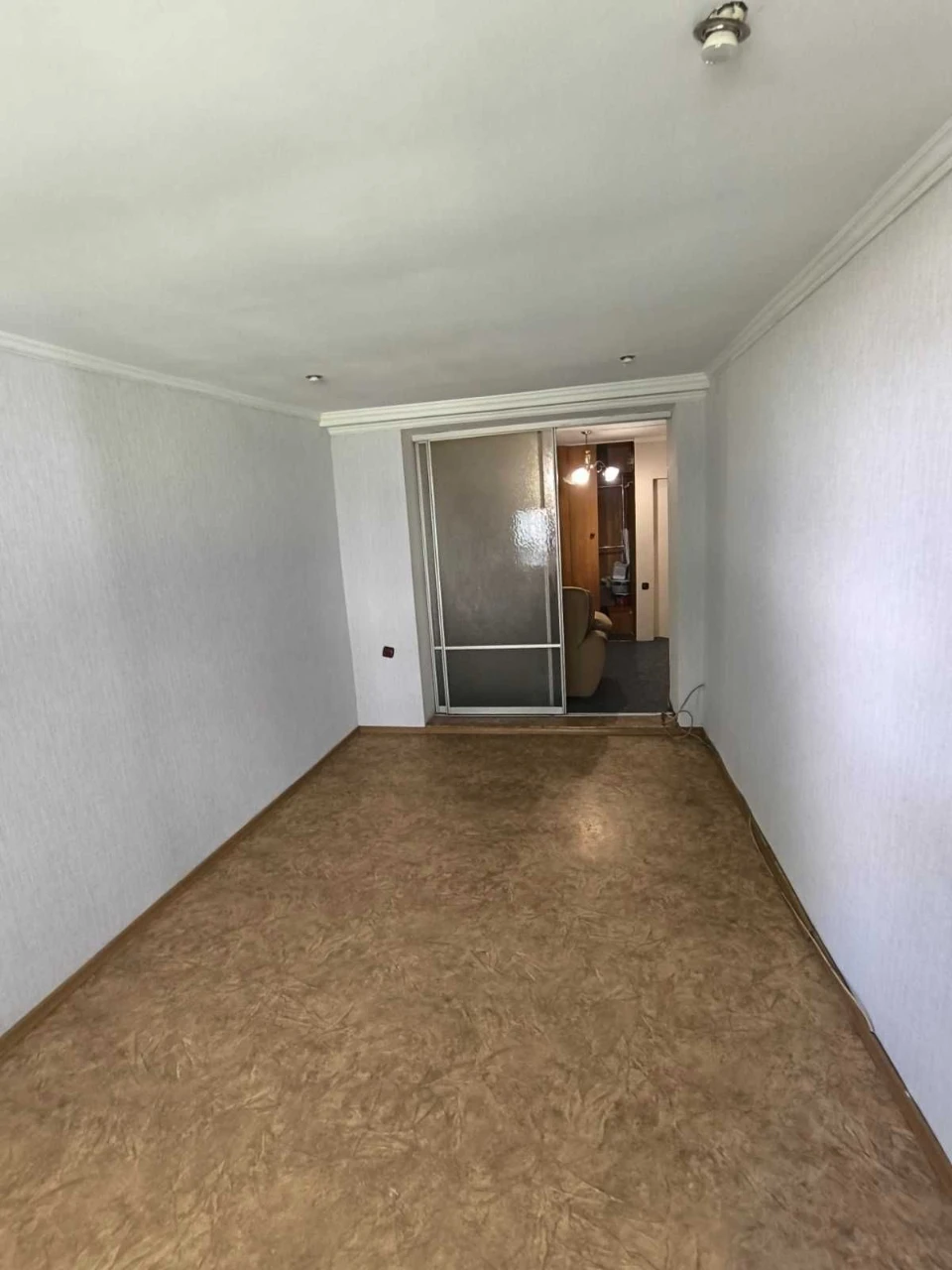 Best Price - Selling 3-room apartment with renovation on street