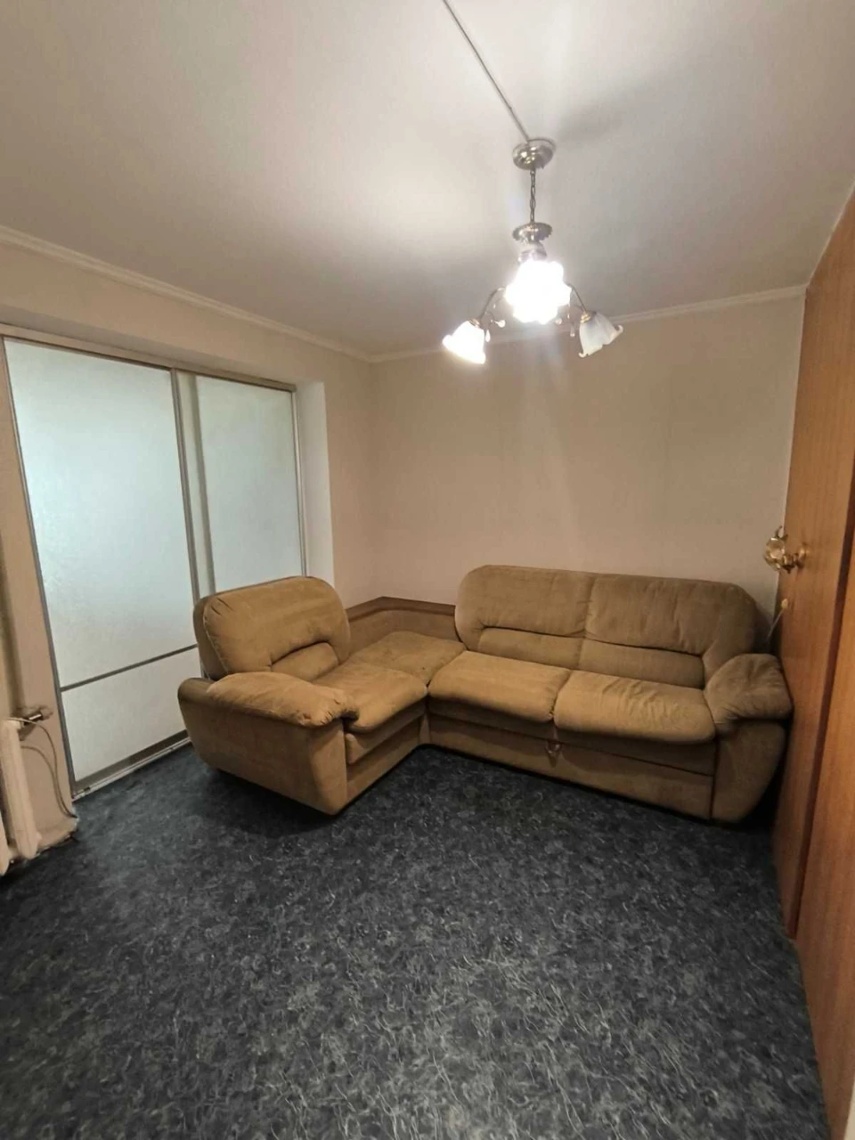 Best Price - Selling 3-room apartment with renovation on street