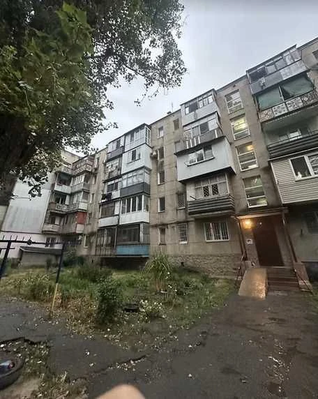 Best Price - Selling 3-room apartment with renovation on street
