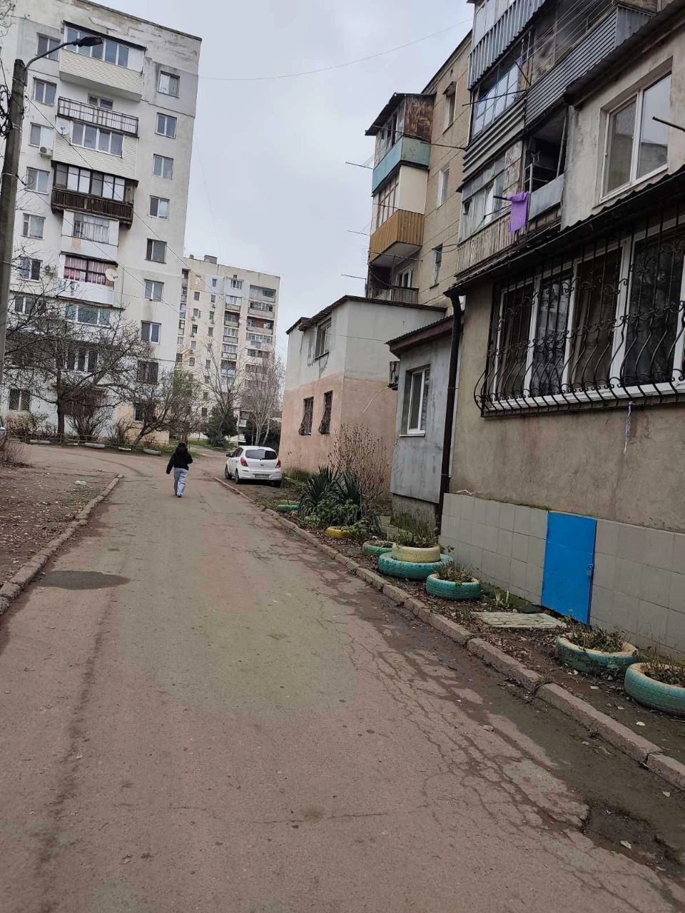 Best Price - Selling 3-room apartment with renovation on street