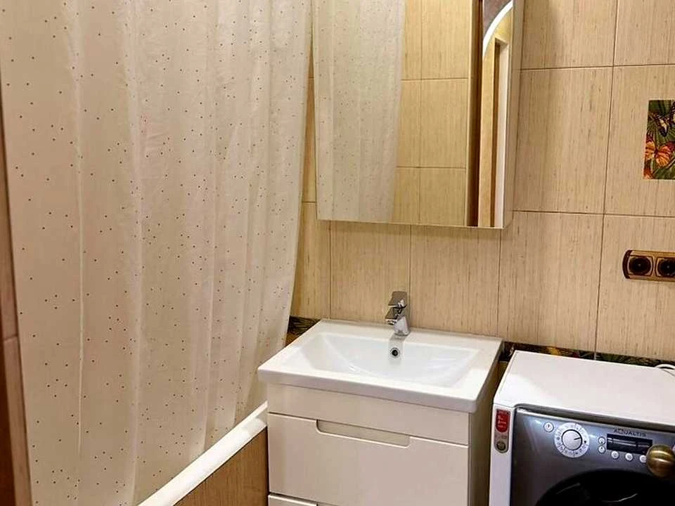 Квартира. Одеса, Середньофонтанська вул.
