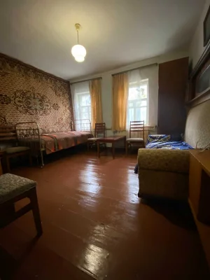 Продається половина будинку в Журавлівці.