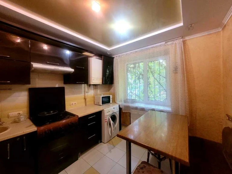Apartment. Ivano-Frankivsk, Hnatia Hotkevych str.