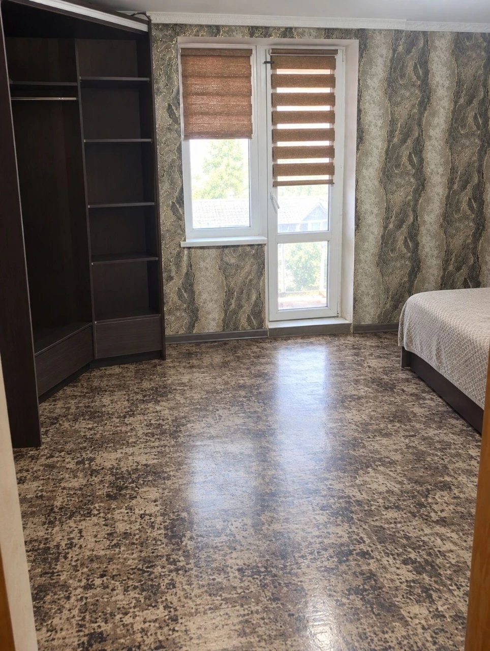 CHEAP SALE OF HOUSE WITH UTILITIES IN VILLAGE of Ruzhyanka -