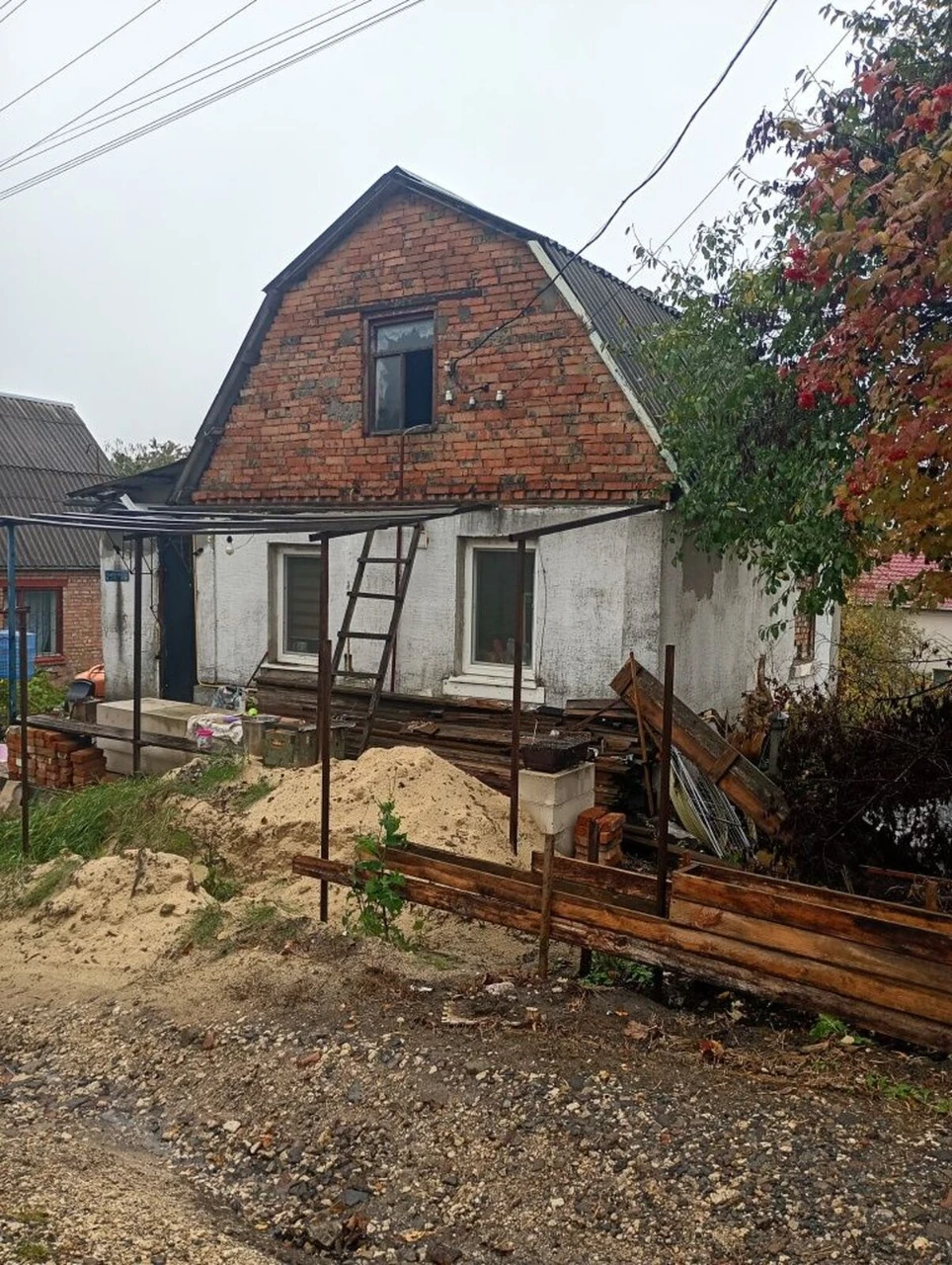 CHEAP SALE OF HOUSE WITH UTILITIES IN VILLAGE of Ruzhyanka -