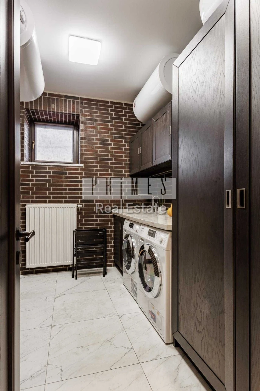 Sale of an Exclusive Apartment at Ivan Mazepa 10, Pechersk Center
