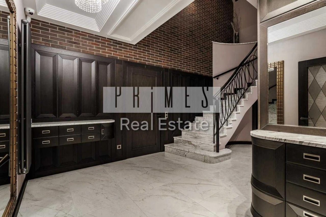 Sale of an Exclusive Apartment at Ivan Mazepa 10, Pechersk Center