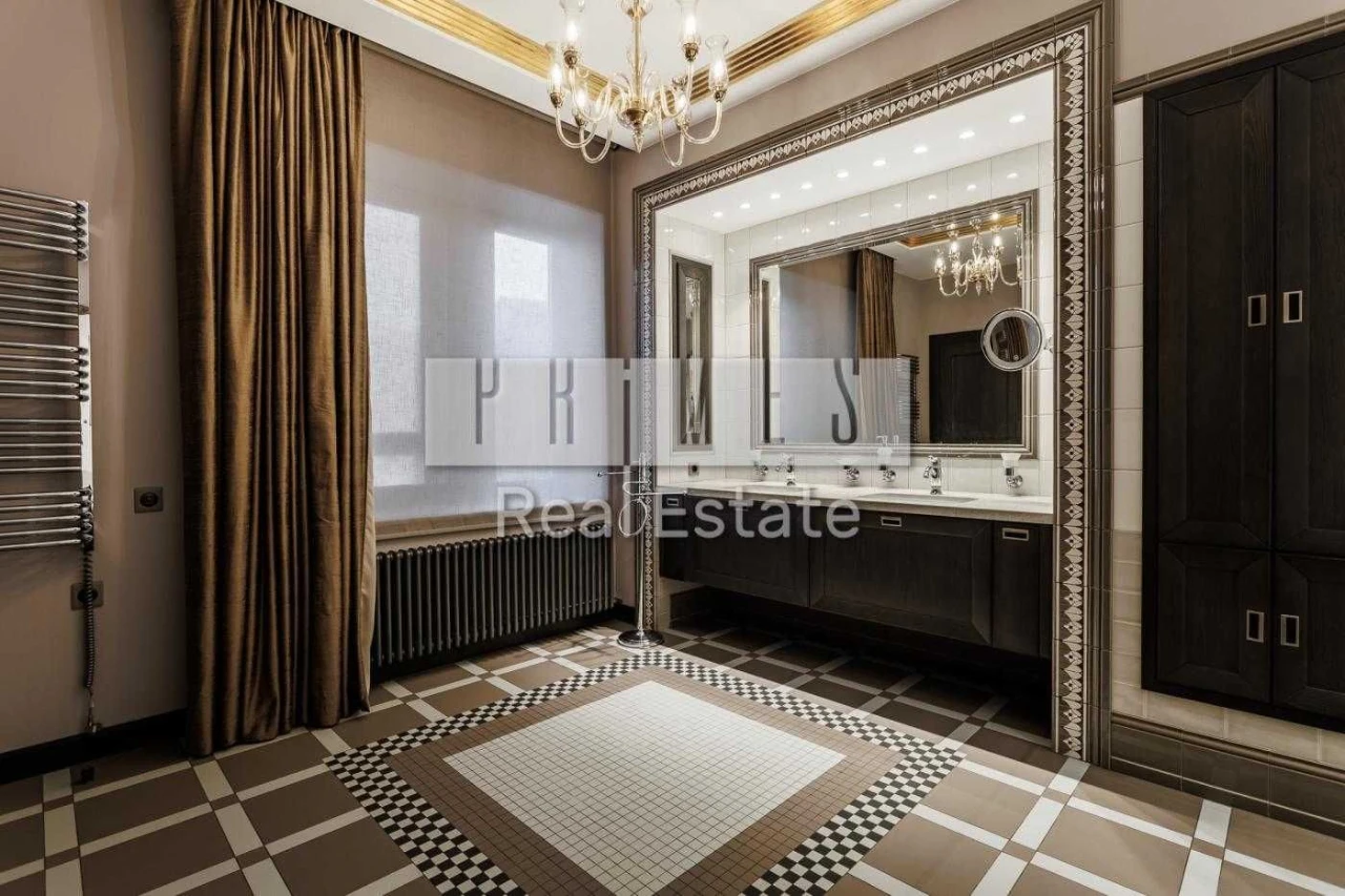 Sale of an Exclusive Apartment at Ivan Mazepa 10, Pechersk Center