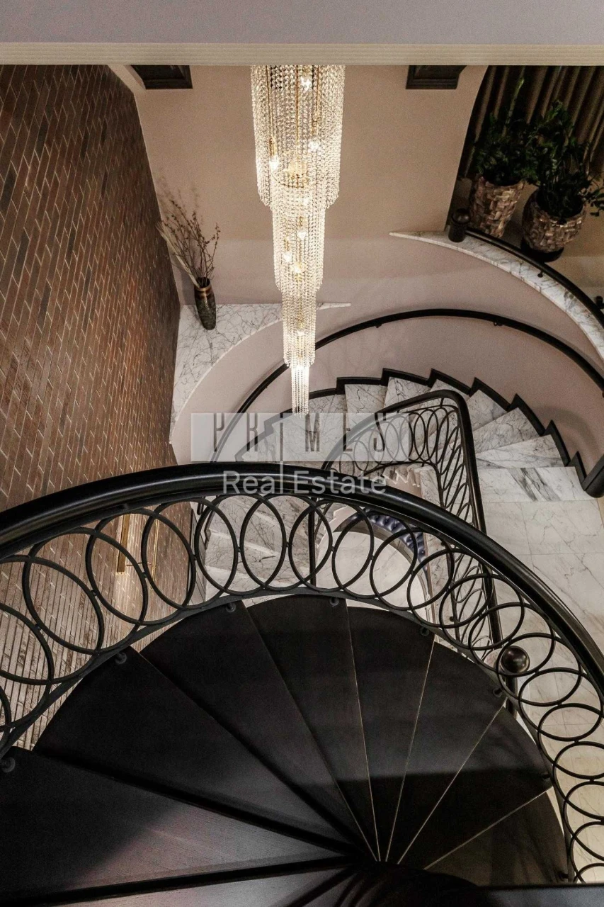 Sale of an Exclusive Apartment at Ivan Mazepa 10, Pechersk Center