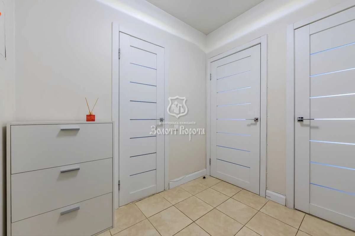 Продам однокімнатну квартиру (46.4 м²) у Києві, Святошинськи