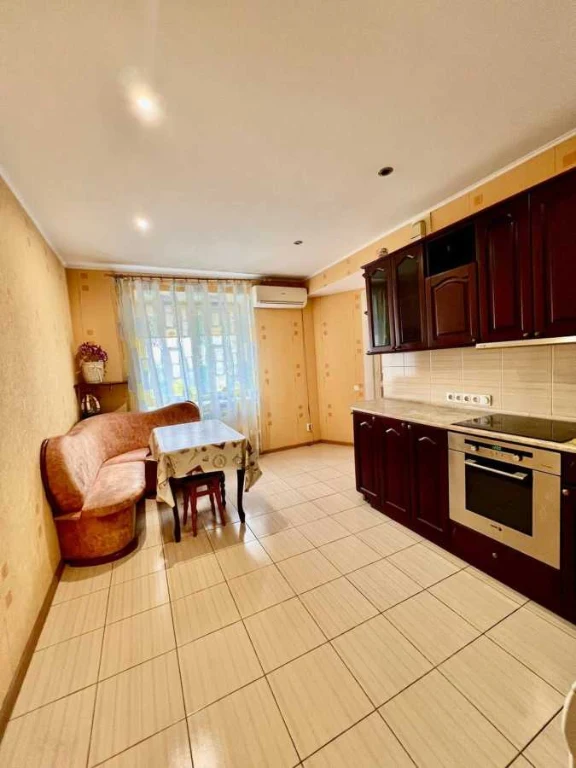 Продается двухкомнатная квартира (81 м²) в Киеве, Оболонский район