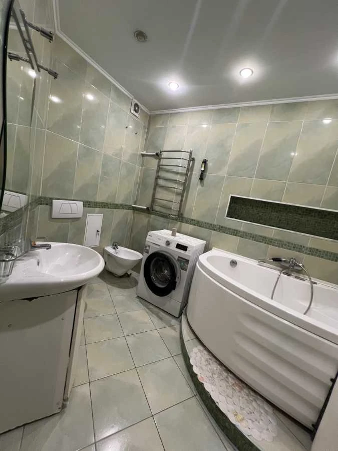 Продам двокімнатну квартиру (81 м²) у Києві, Оболонський рай