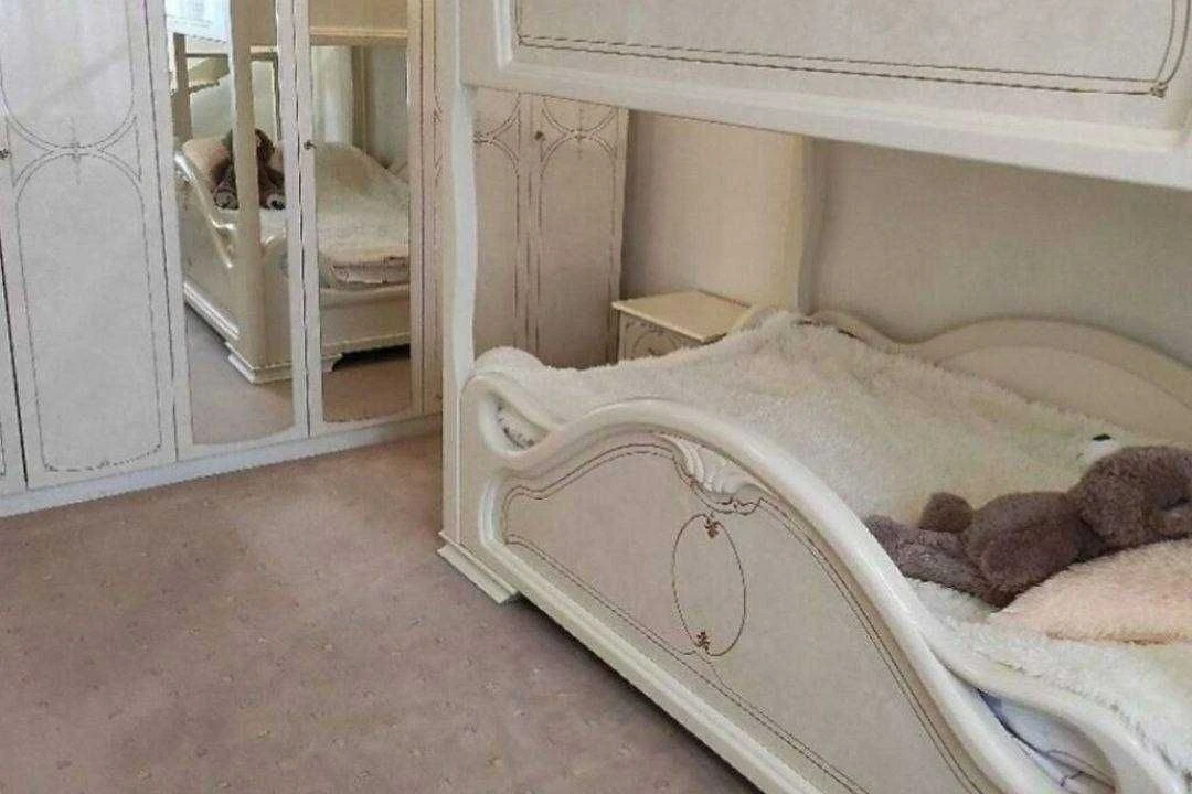 Продається багатоквартирне житло з каміном в центрі міста