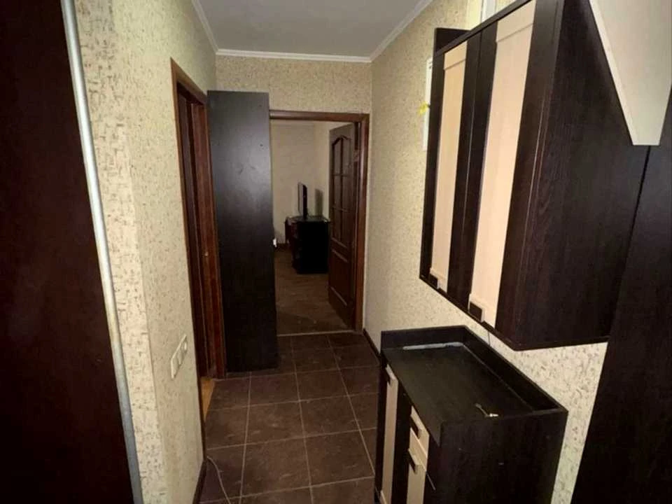 Apartment. Dnipro, residential area Topola-1, street.