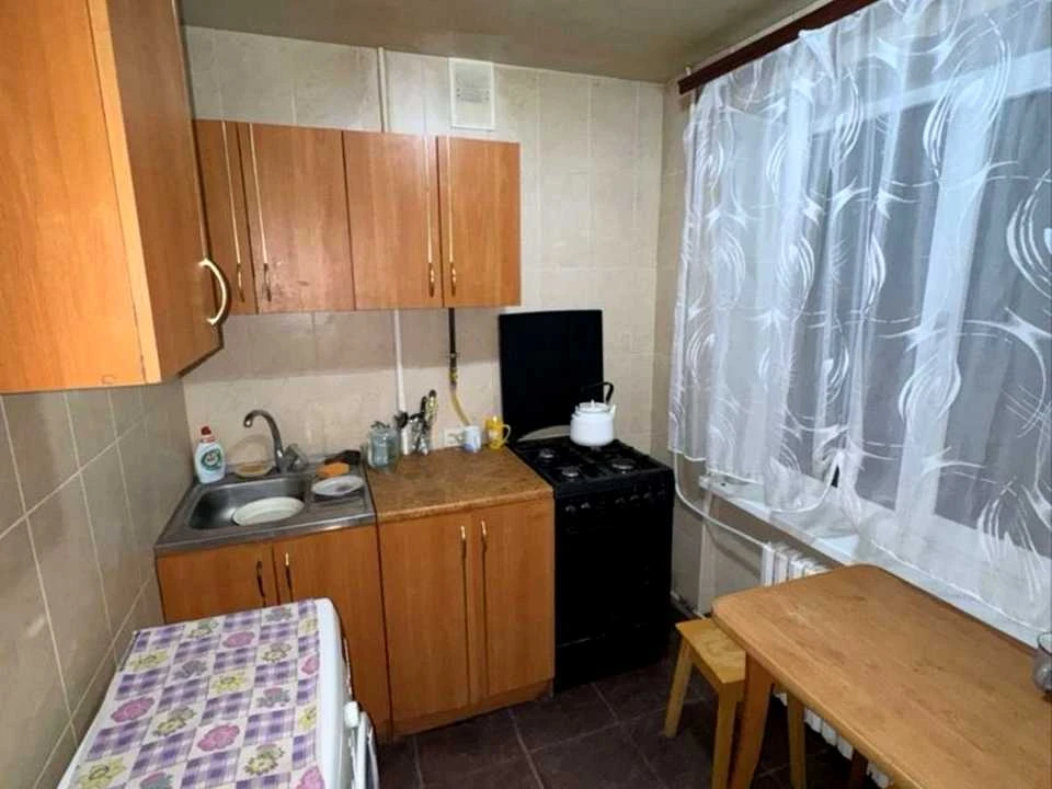 Apartment. Dnipro, residential area Topola-1, street.