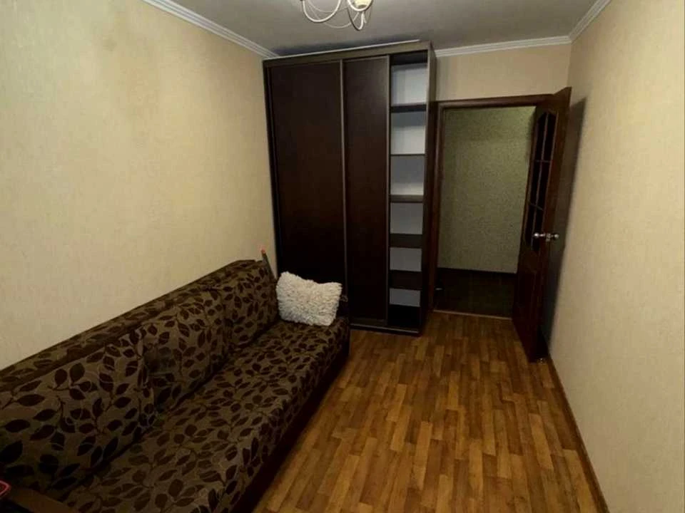 Apartment. Dnipro, residential area Topola-1, street.