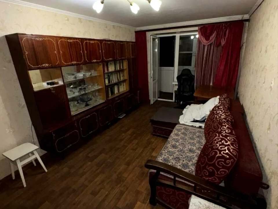 Apartment. Dnipro, residential area Topola-1, street.