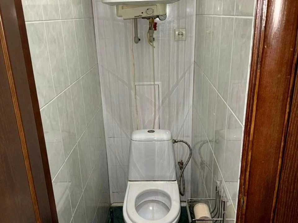 Apartment. Dnipro, residential area Topola-1, street.