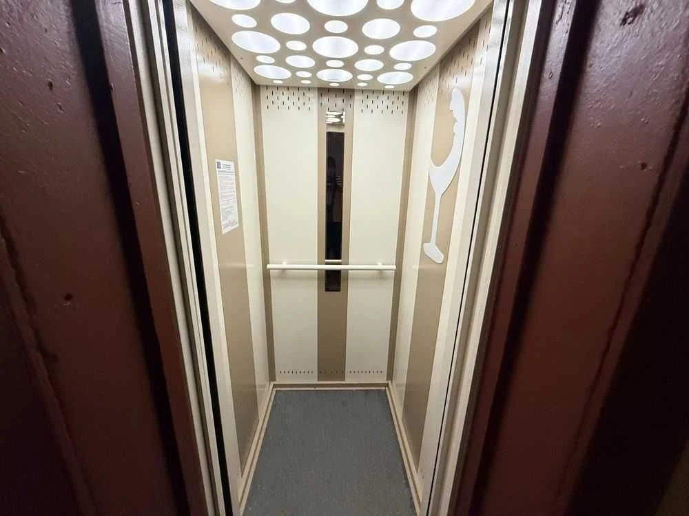 Продається 4-кімнатна квартира з ремонтом, меблями, на вул. Квартальній