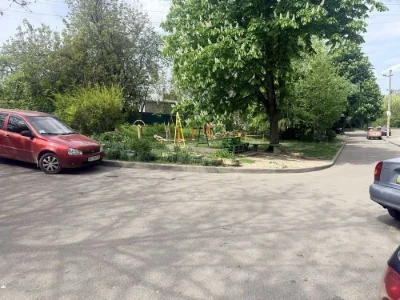 Продається 4-кімнатна квартира з ремонтом, меблями, на вул. Квартальній