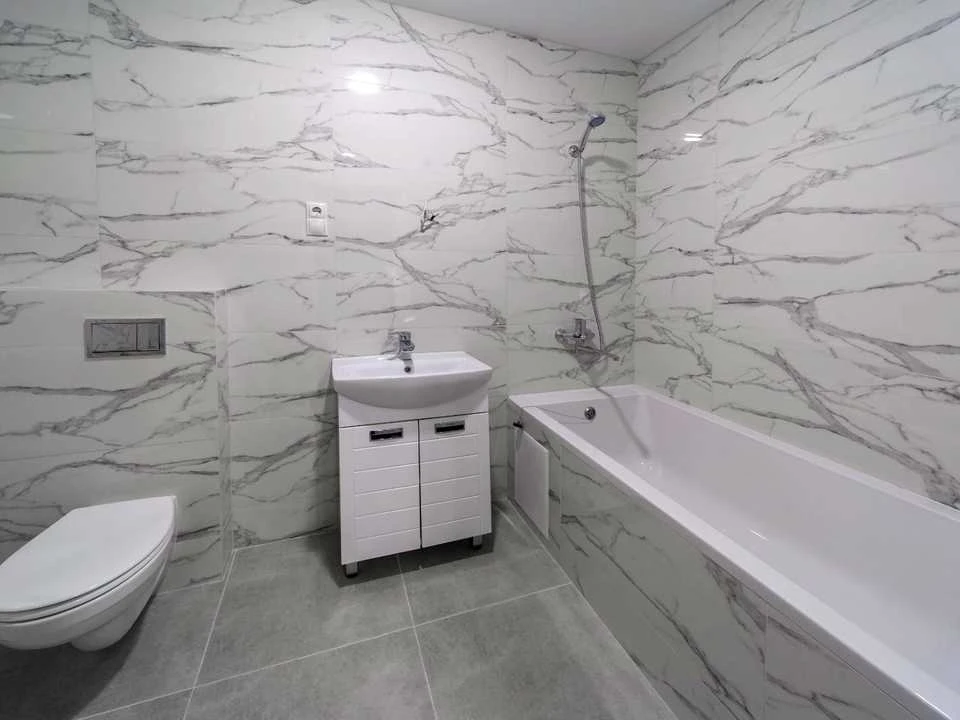 Apartment. Pereomohy Street