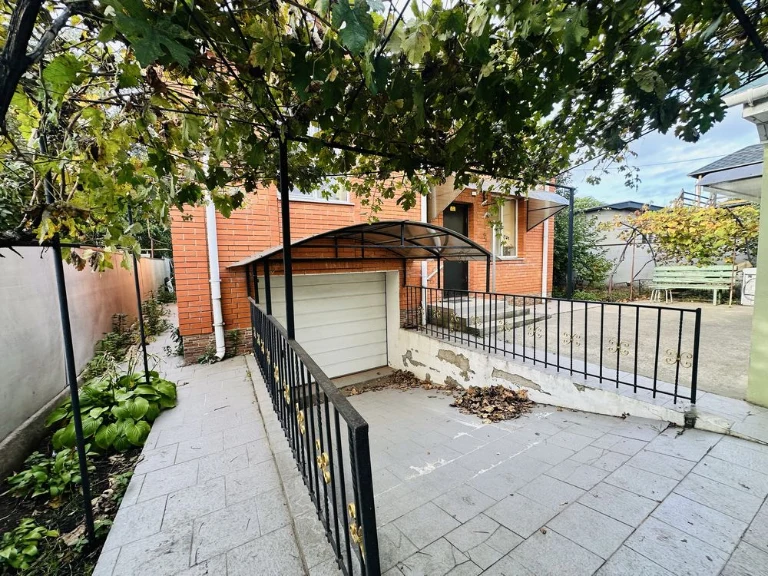 Sale of a cozy private house with fireplace and guest house