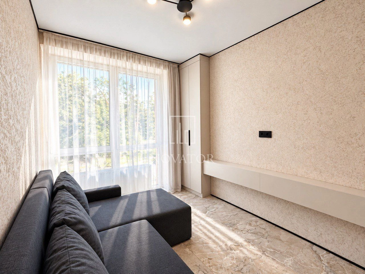 Urgent sale of a newly renovated one-bedroom apartment