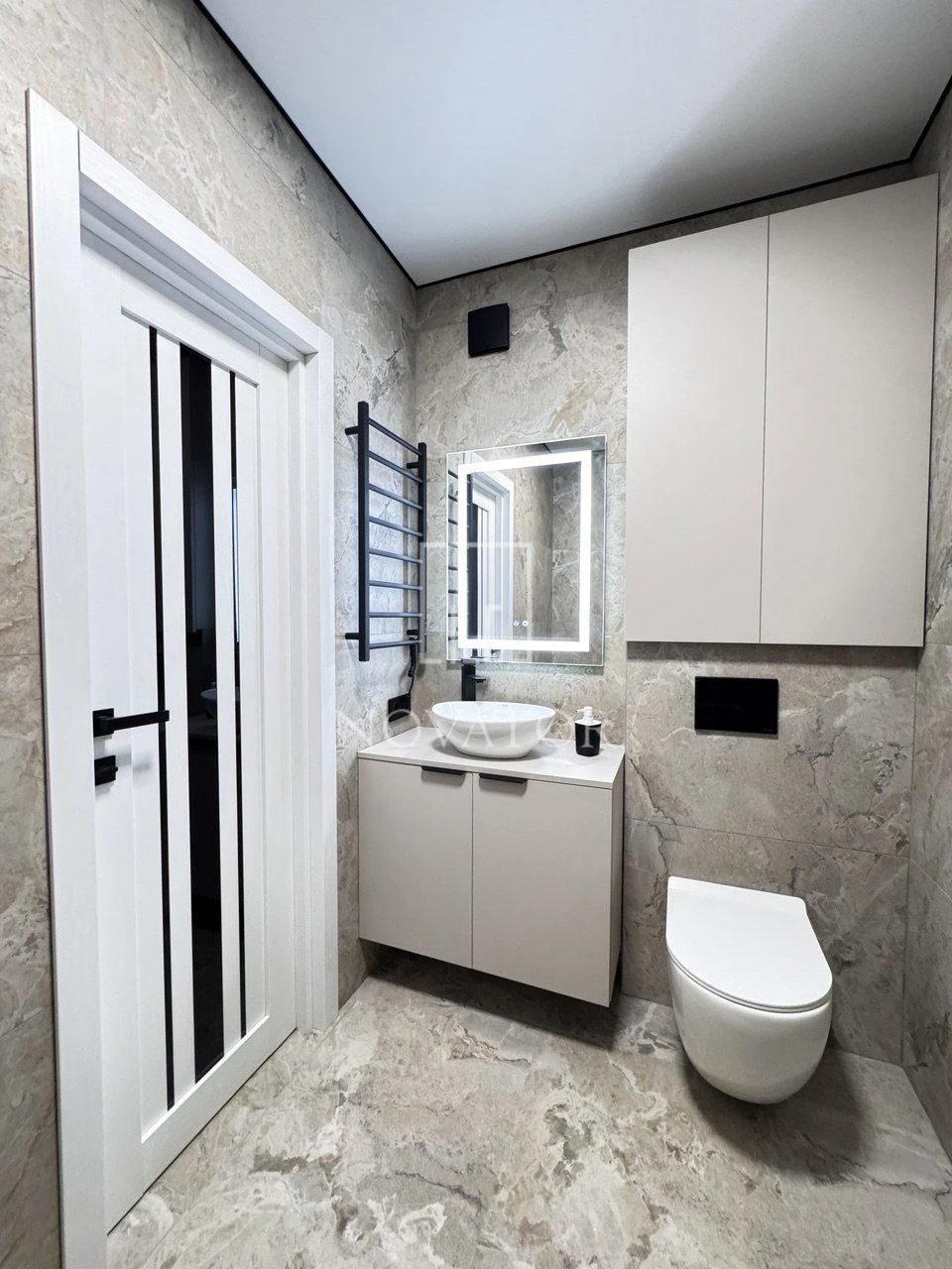 Urgent sale of a newly renovated one-bedroom apartment