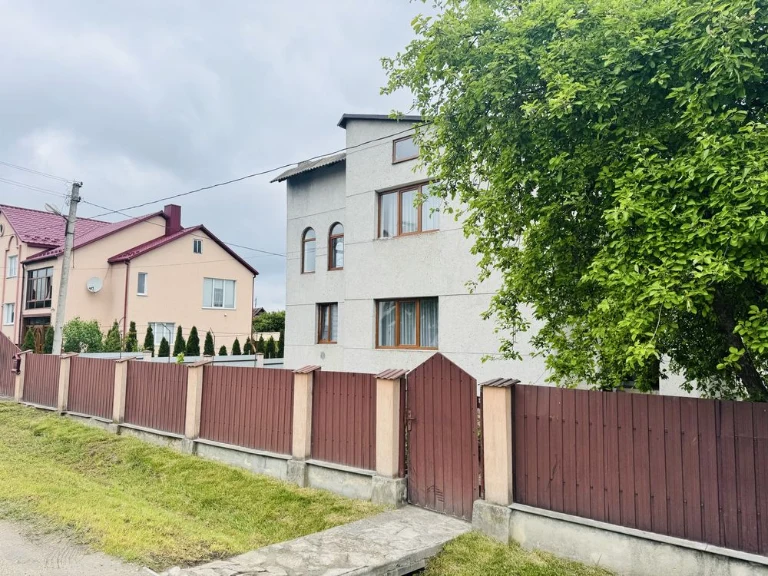 Новий будинок зі всіма зручностями в Шумську