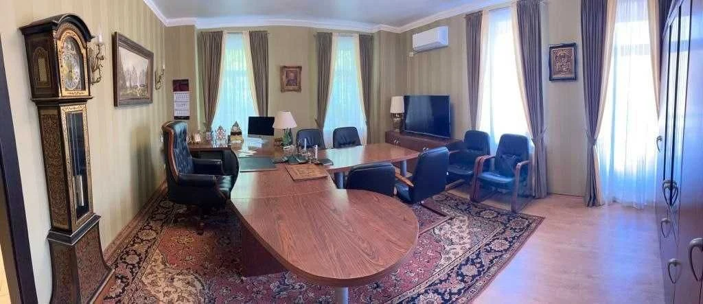 Офісний будинок в центрі