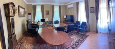 Офісний будинок в центрі