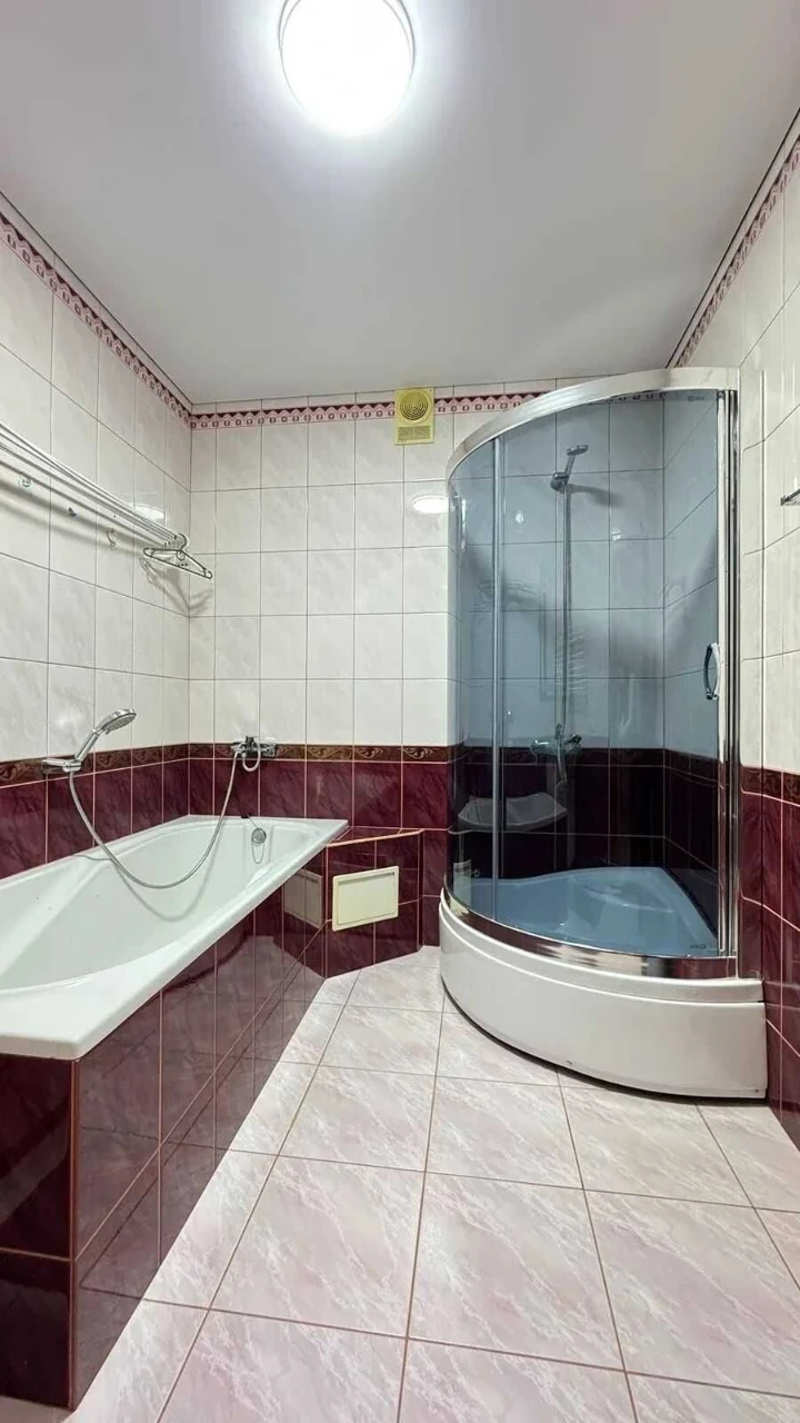Sale of a 3-room apartment + Garage. Building of club type.