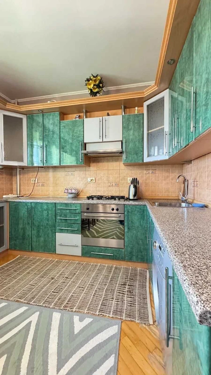 Sale of a 3-room apartment + Garage. Building of club type.