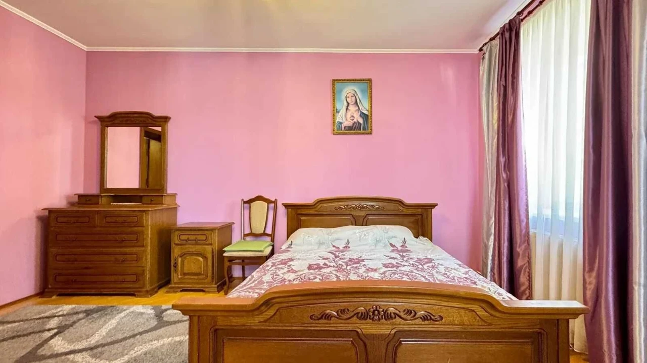 Sale of a 3-room apartment + Garage. Building of club type.