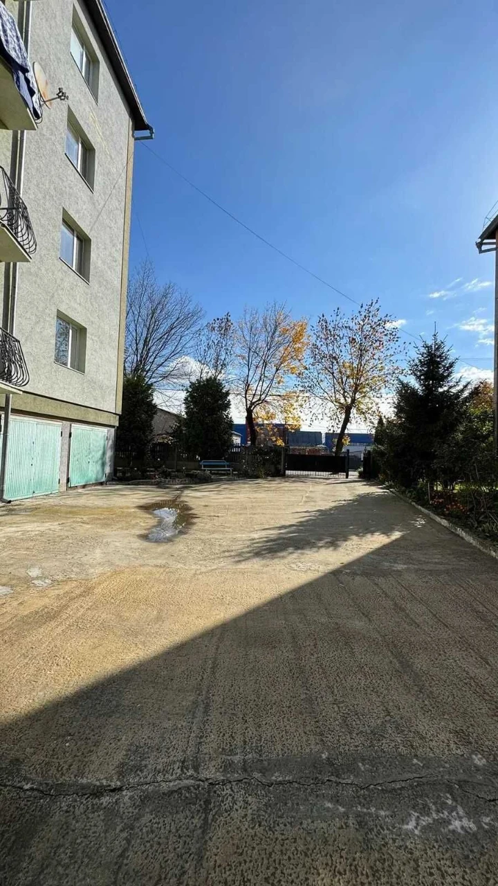 Sale of a 3-room apartment + Garage. Building of club type.