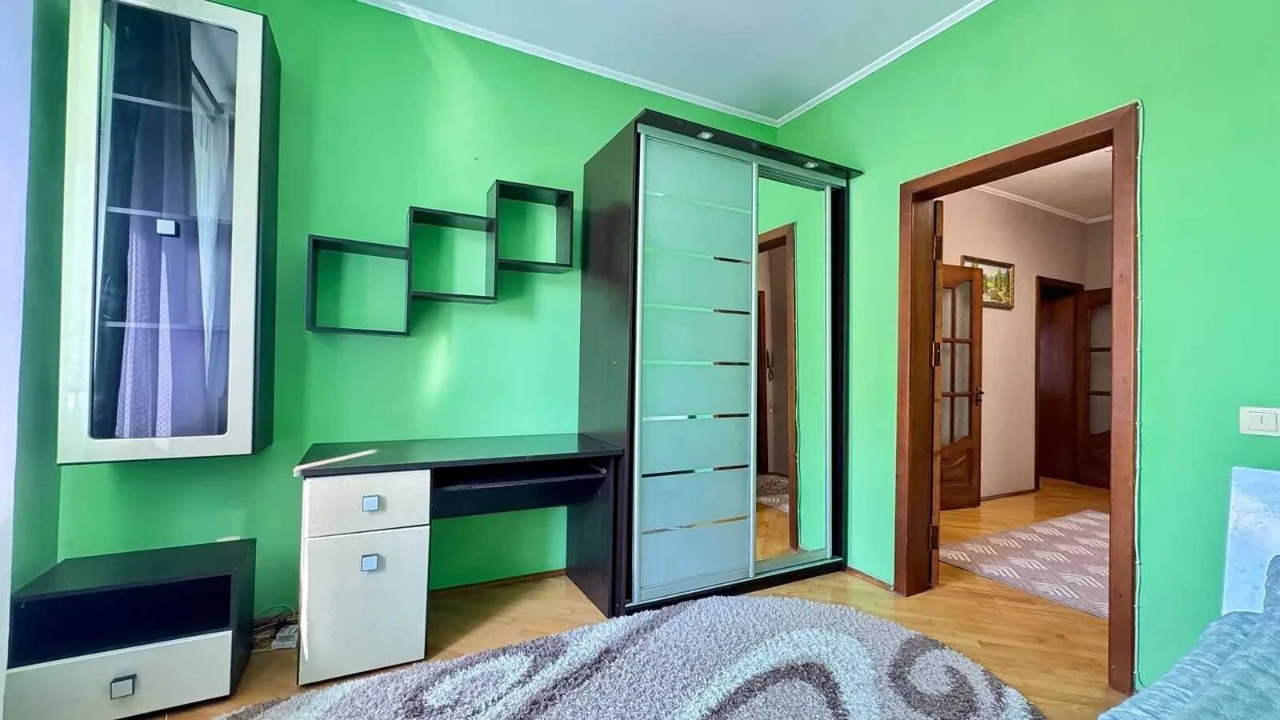 Sale of a 3-room apartment + Garage. Building of club type.